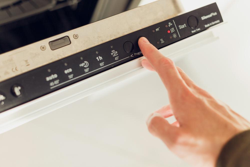 Kumb on energiasäästlikum: nõude pesemine käsitsi või nõudepesumasinas?
